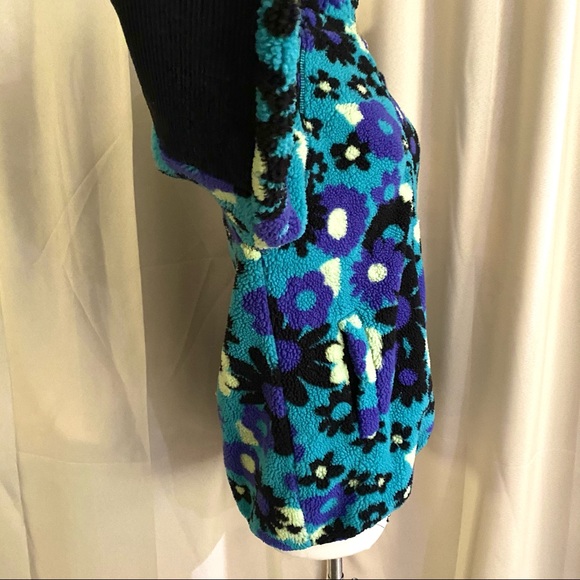 Urban Outfitters Fleece - Picture 11 of 16